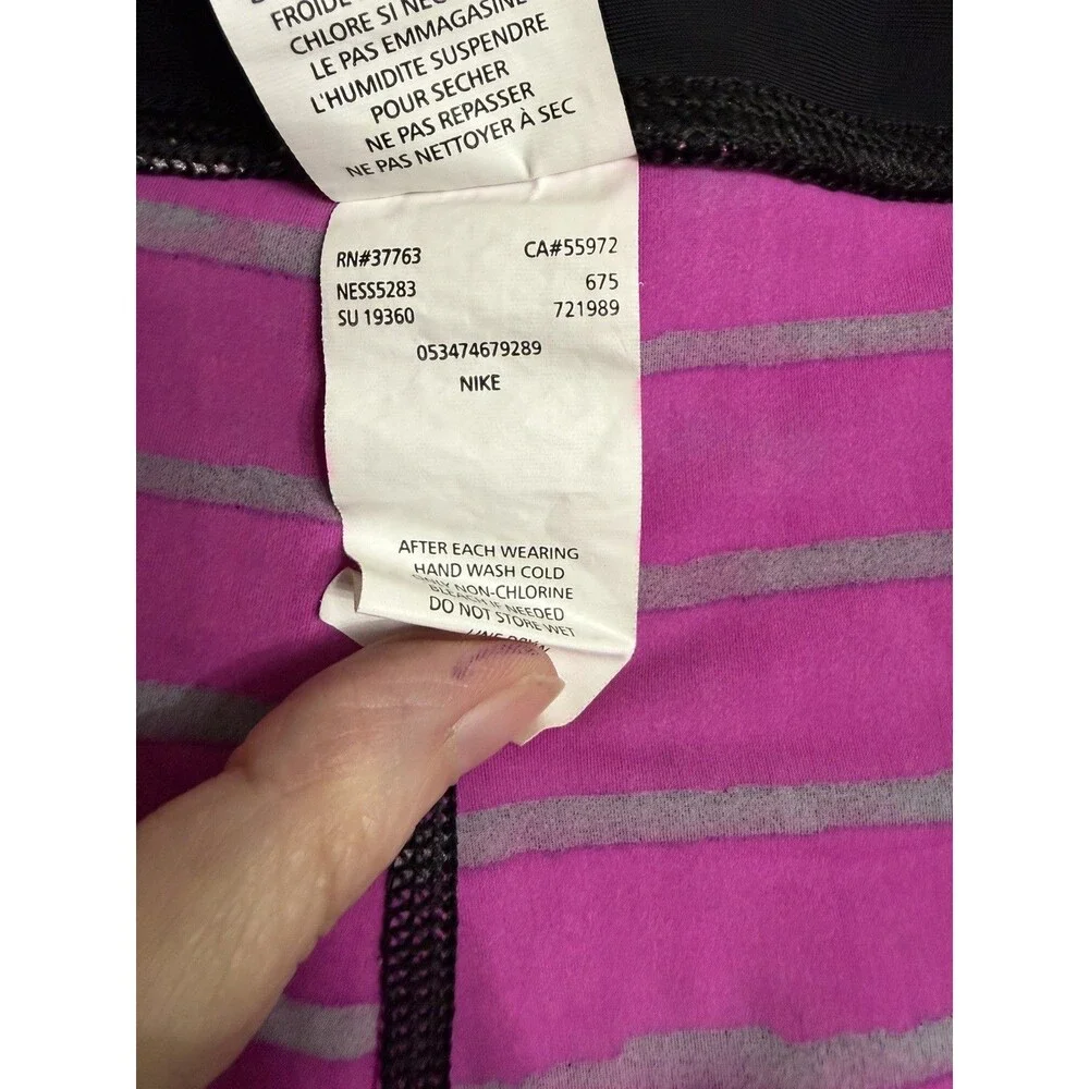 Nike Athletic Fit Capri Length Leggings Magenta and Black Size XL
